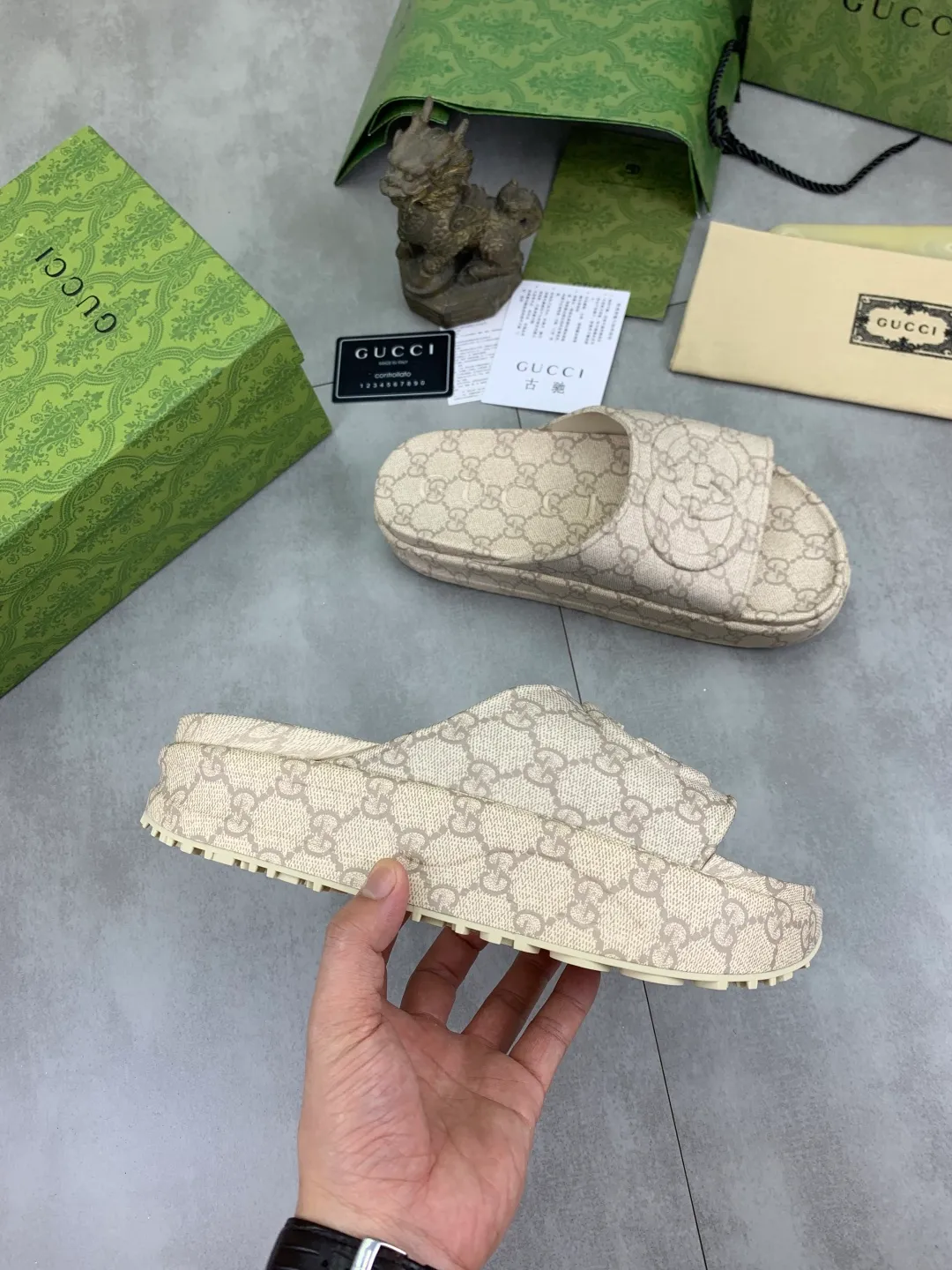 Men's Men's Shoes💰P380💰[New Style] High Version 🎁🎁🎁 GUCCI New Year of the Snake casual slippers, original official website, perfect workmanship, transmitting a kind of noble luxury, sublimating its definition of luxury in Gucci's high-end extraordinary craftsmanship. Original Gucci double G combination outsole, code number: 35-46, complete package